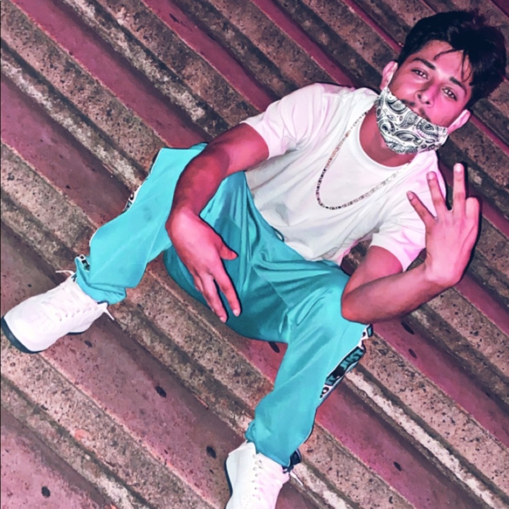 Meet your Posher, Official